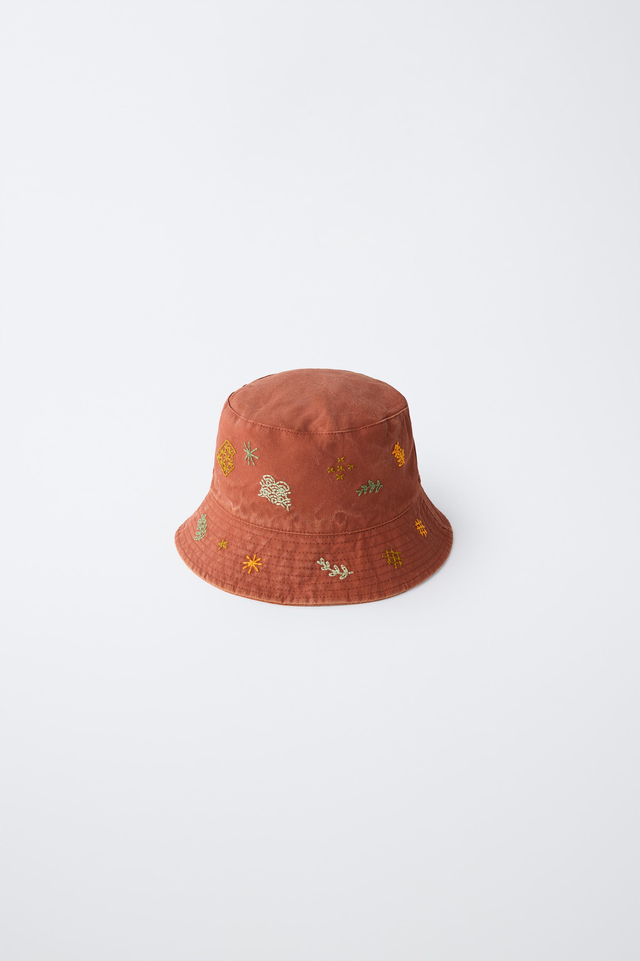 EMBROIDERED BUCKET HAT